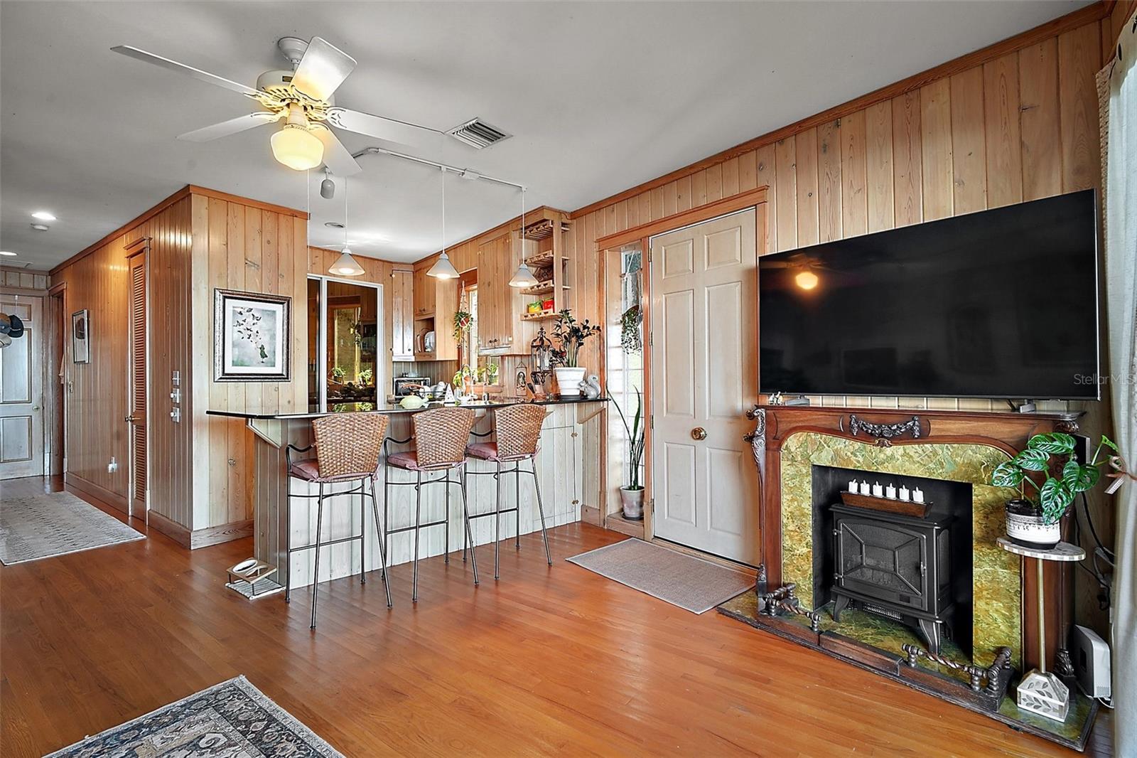 408 LAKE DORA RD #B, MOUNT DORA, FL, 32757