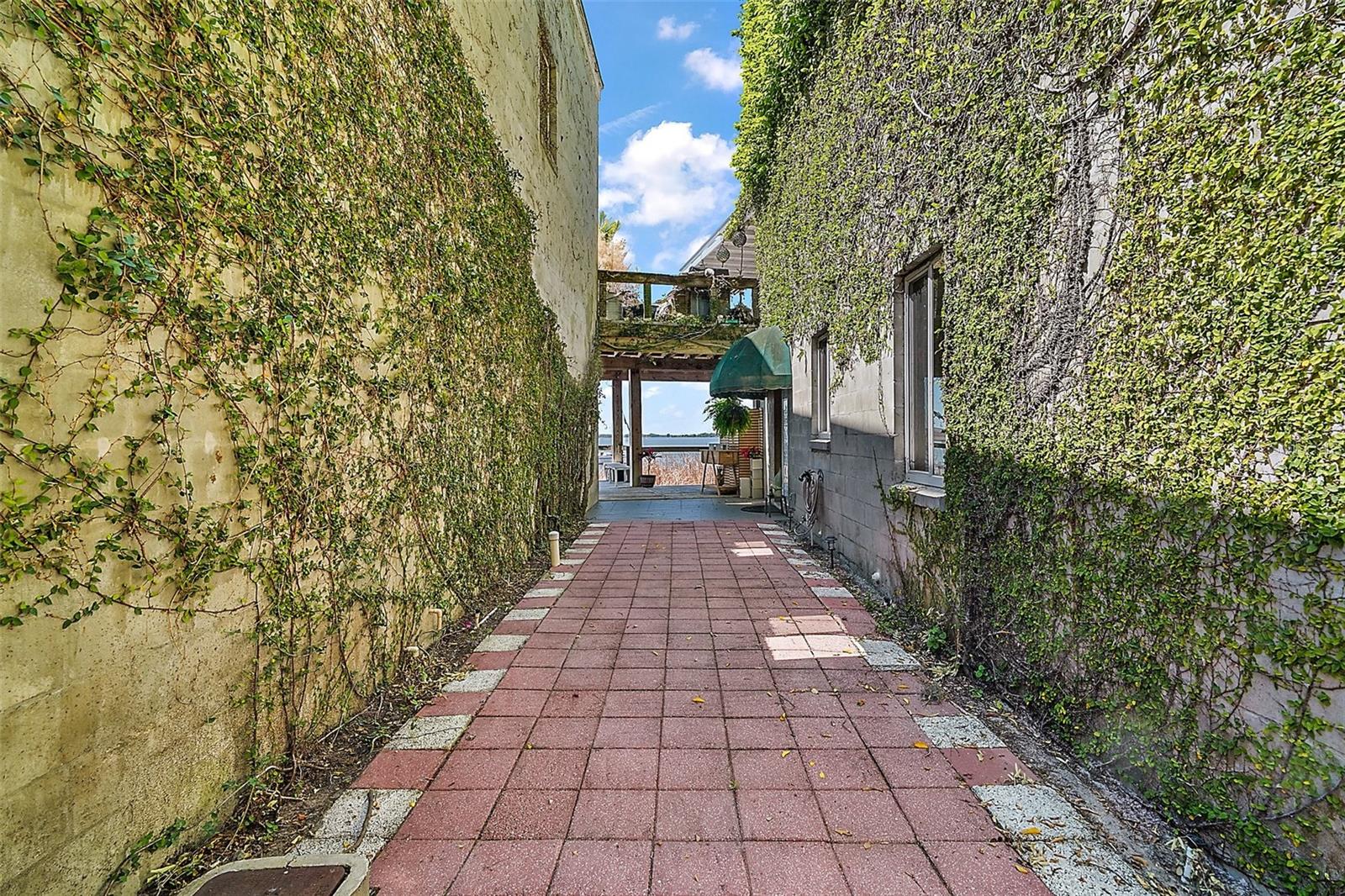 408 LAKE DORA RD #B, MOUNT DORA, FL, 32757