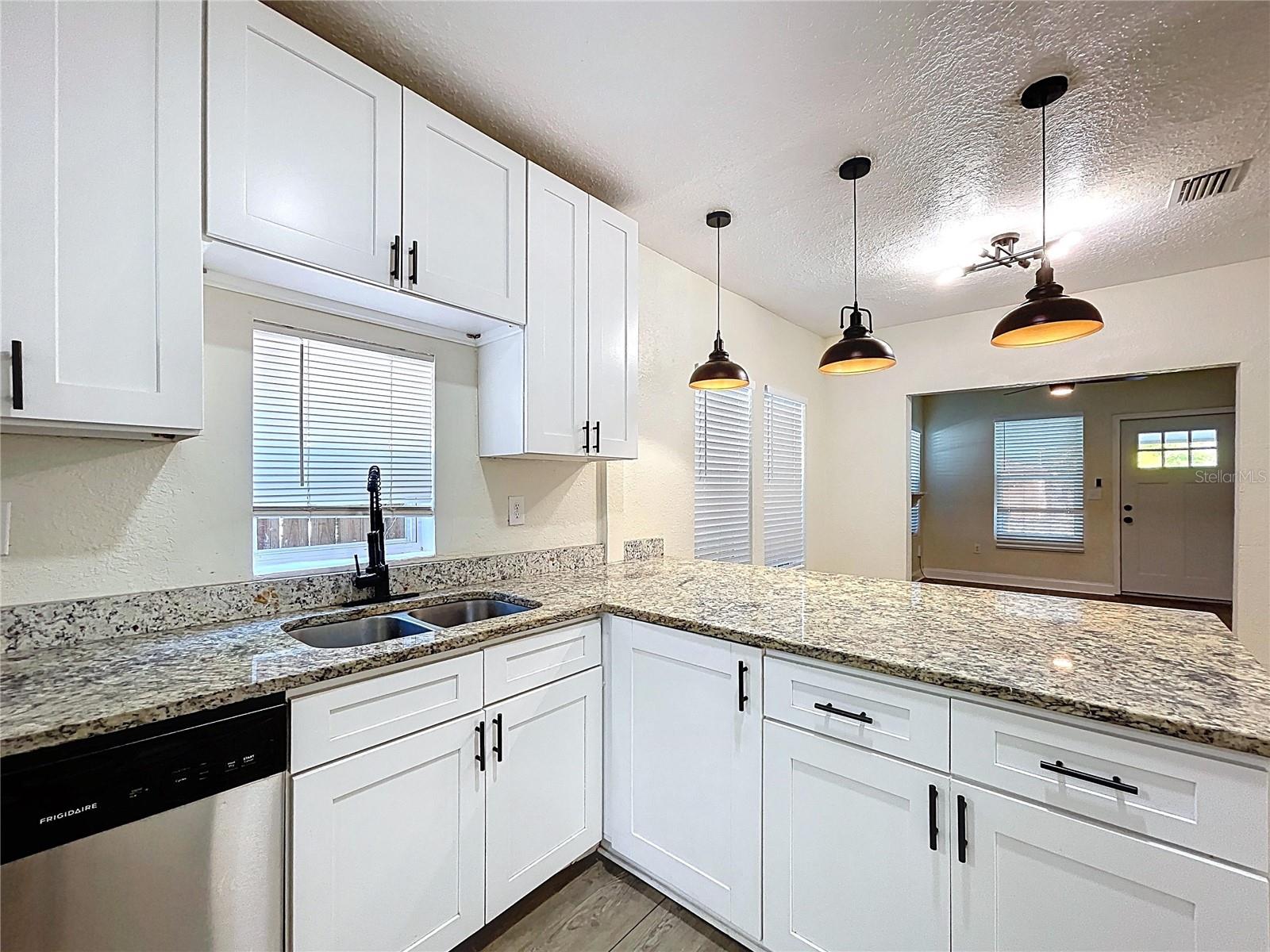 1403 E LAURA ST, PLANT CITY, FL, 33563