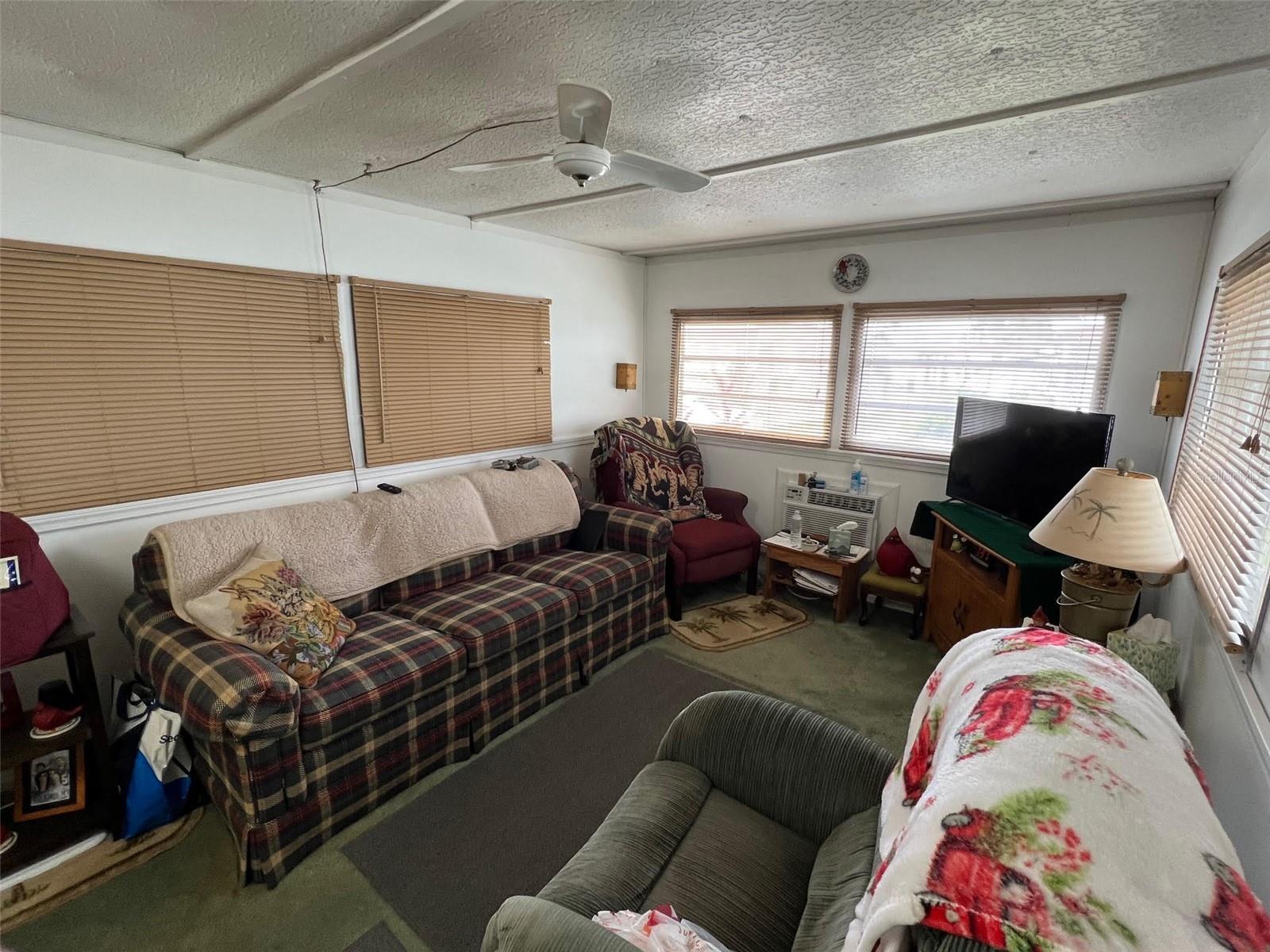 TB8359367 Property Photo