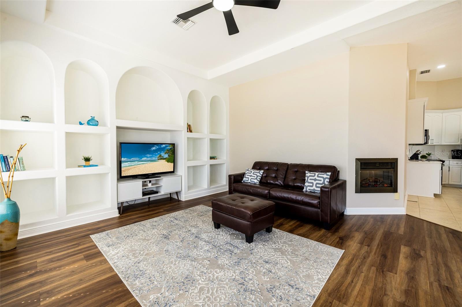 613 SE 4TH PL, CAPE CORAL, FL, 33990