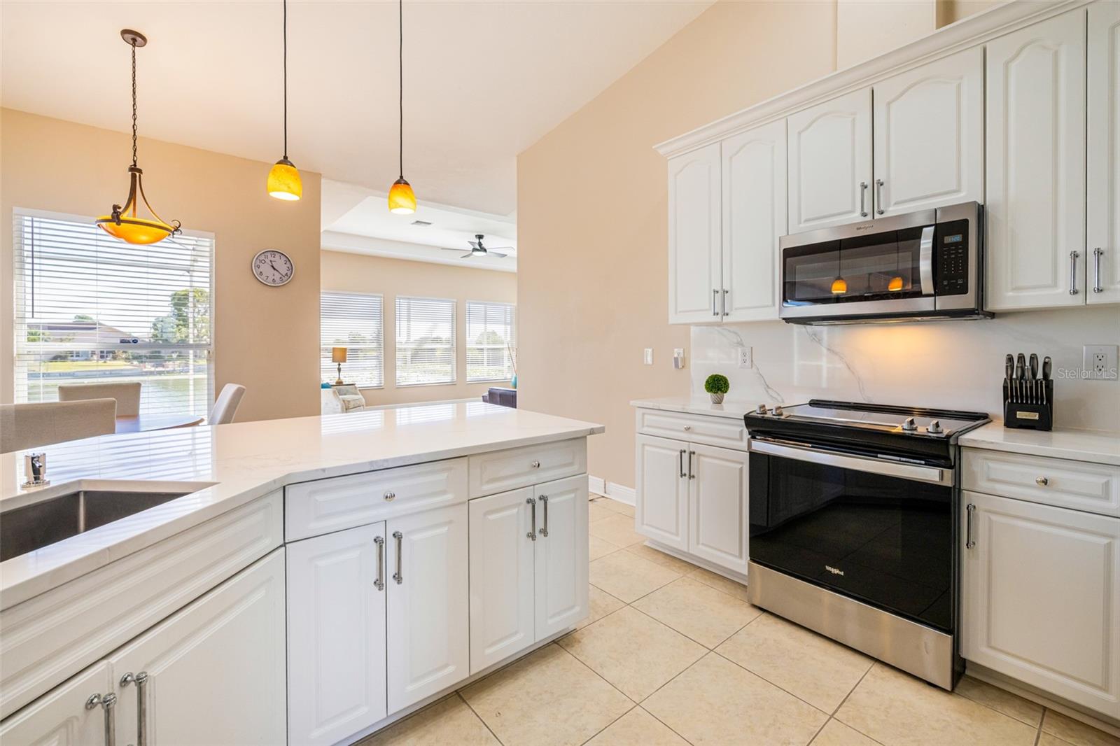 613 SE 4TH PL, CAPE CORAL, FL, 33990