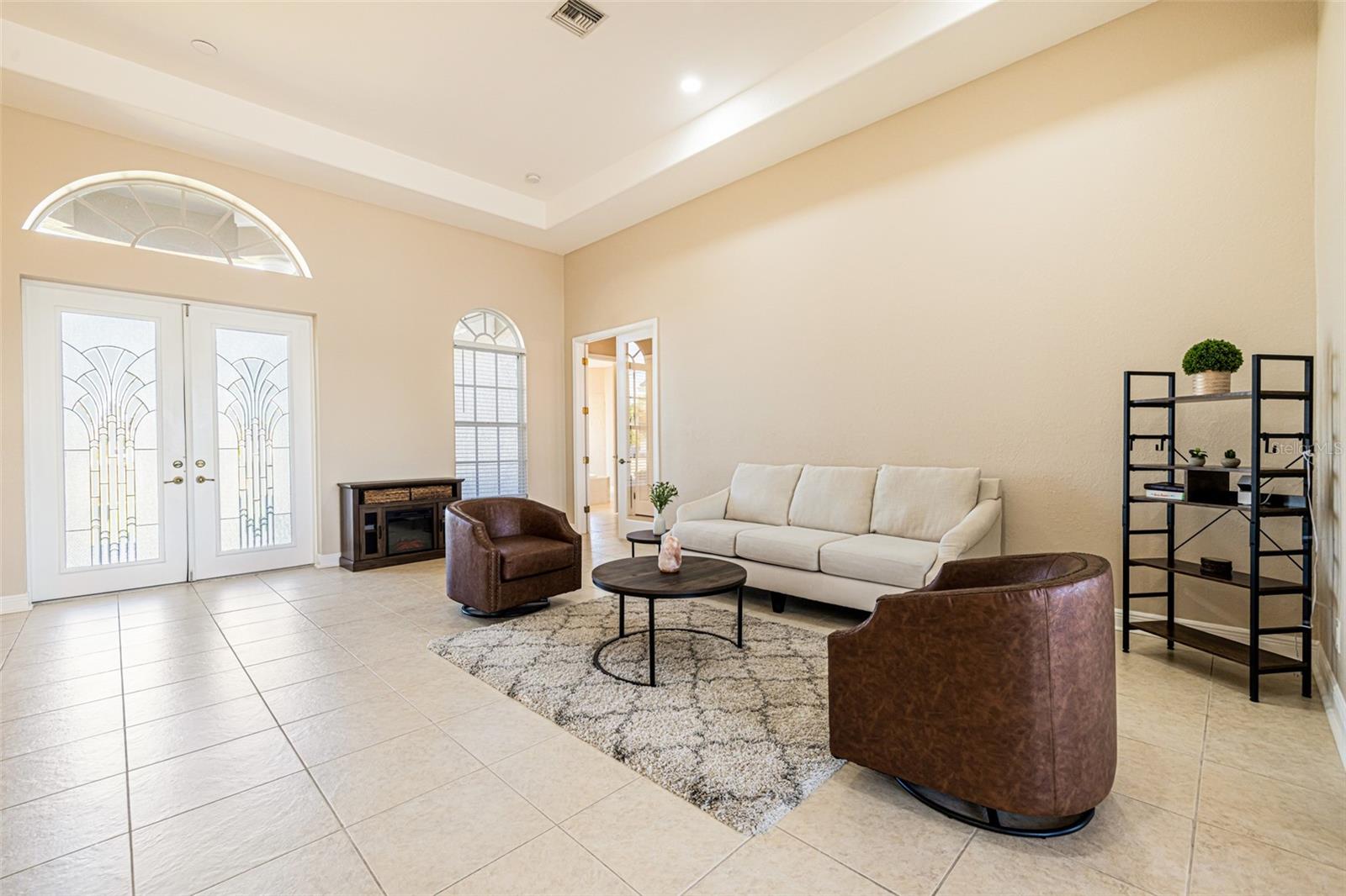 613 SE 4TH PL, CAPE CORAL, FL, 33990