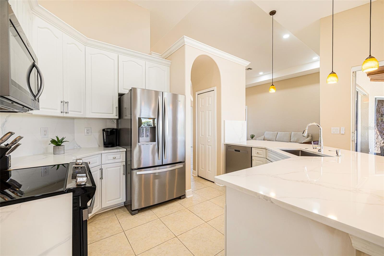 613 SE 4TH PL, CAPE CORAL, FL, 33990