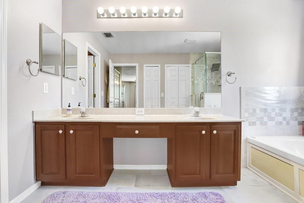 2712 AVON RIVER DR, VALRICO, FL, 33596