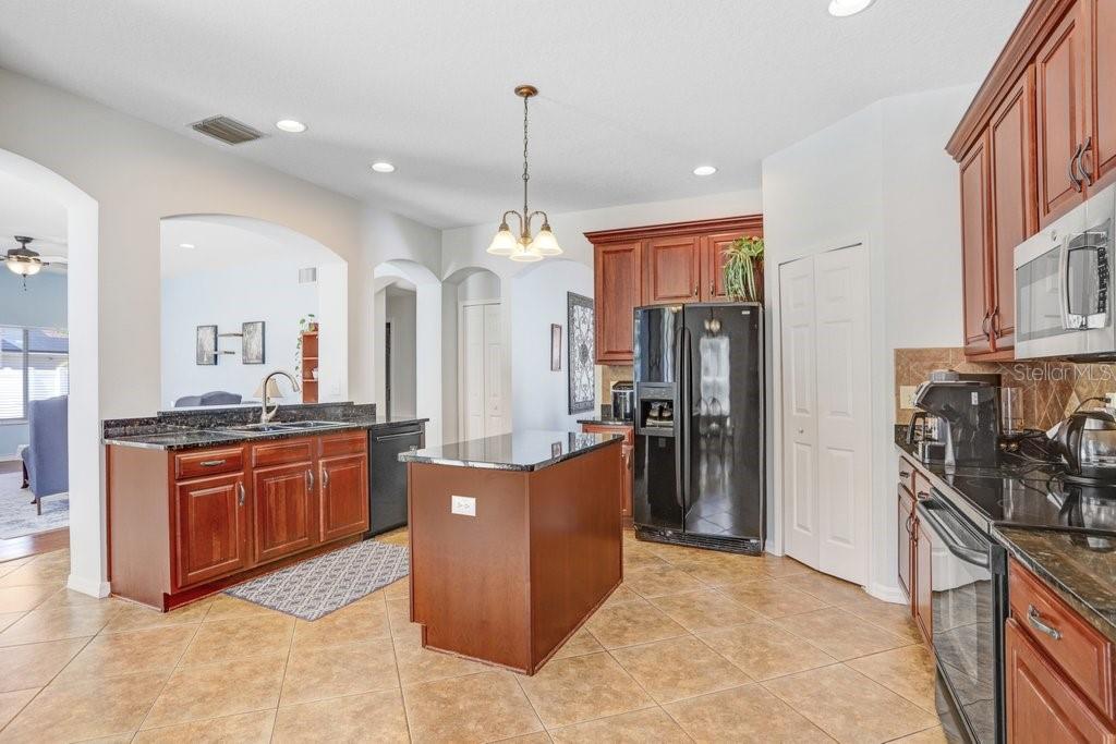 2712 AVON RIVER DR, VALRICO, FL, 33596