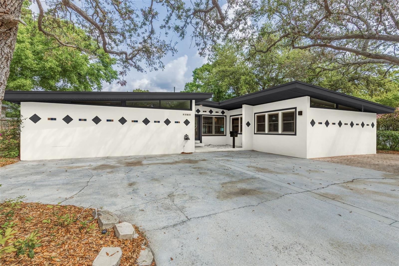 1301 45TH AVE N, ST PETERSBURG, FL, 33703