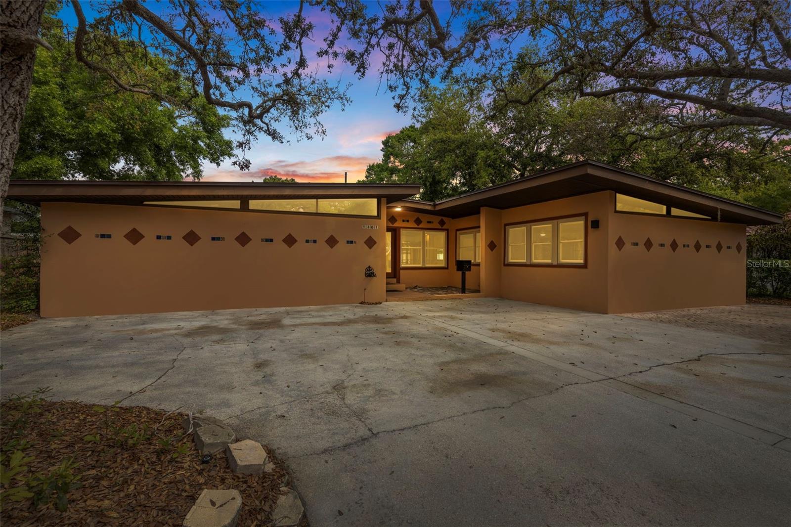 1301 45TH AVE N, ST PETERSBURG, FL, 33703