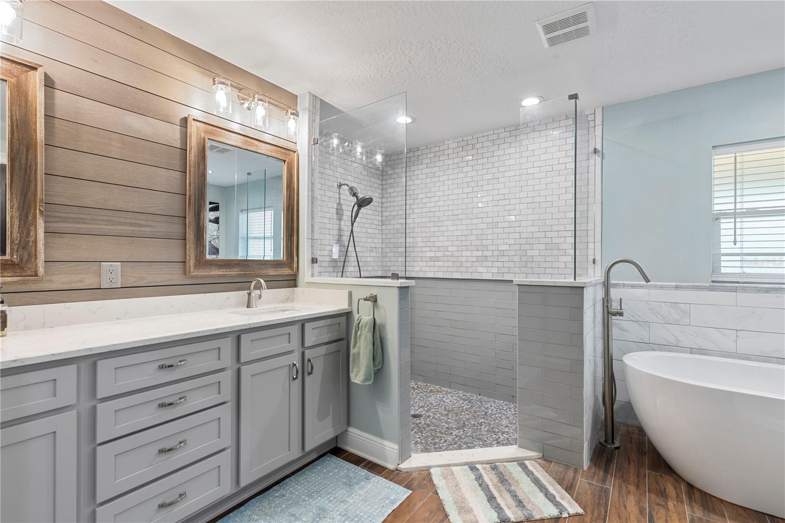 1013 NEWBERGER RD, LUTZ, FL, 33549