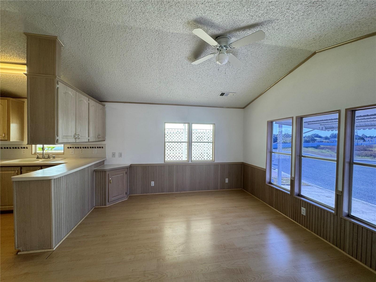 TB8359578 Property Photo