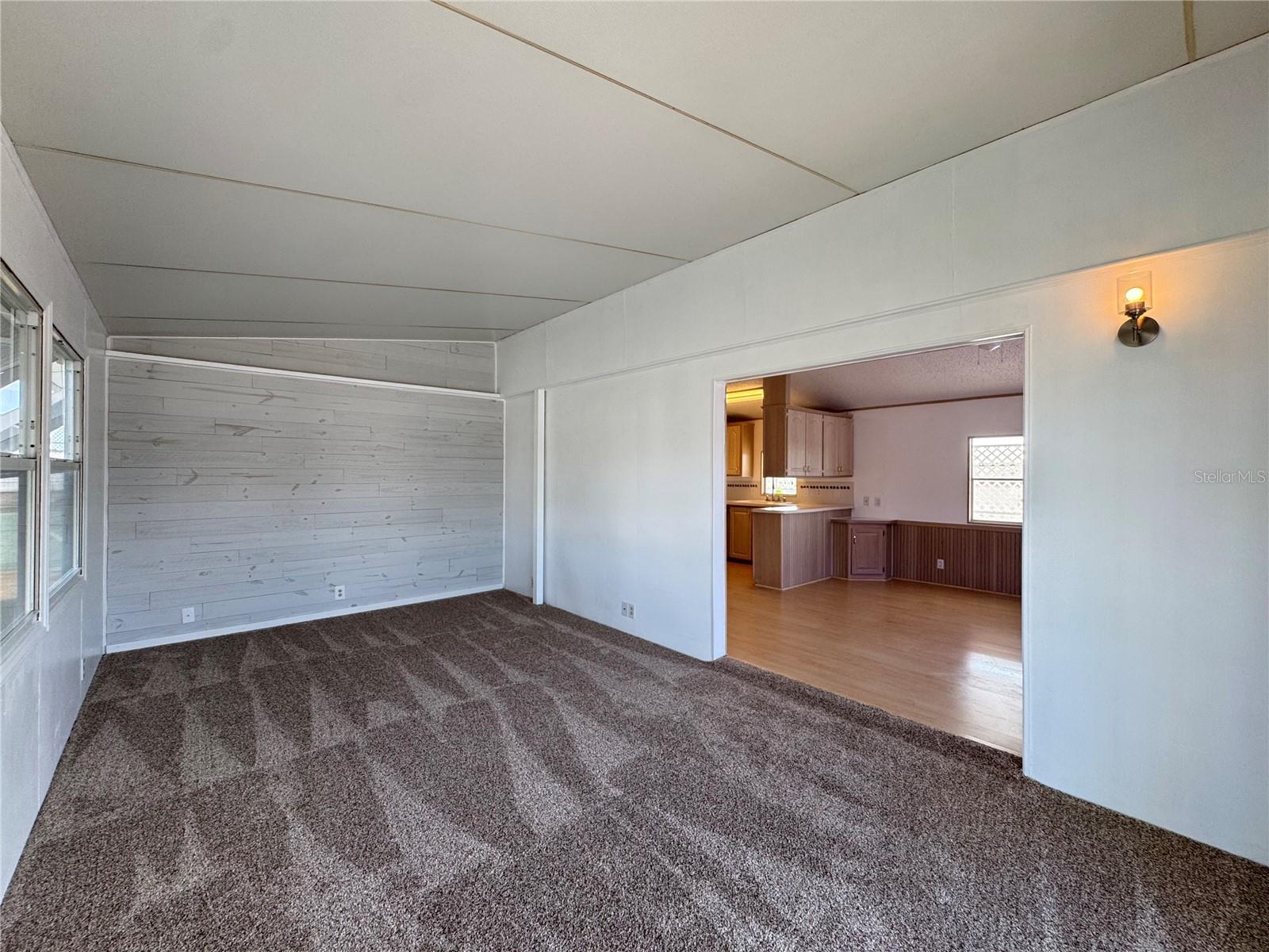 TB8359578 Property Photo