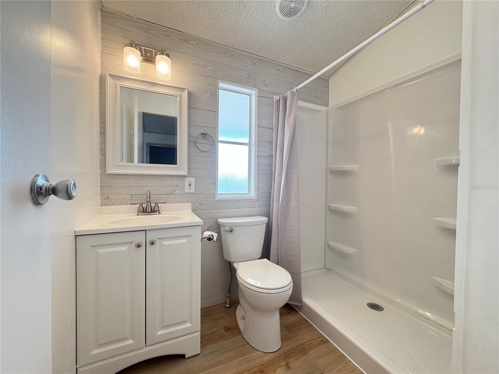 TB8359578 Property Photo