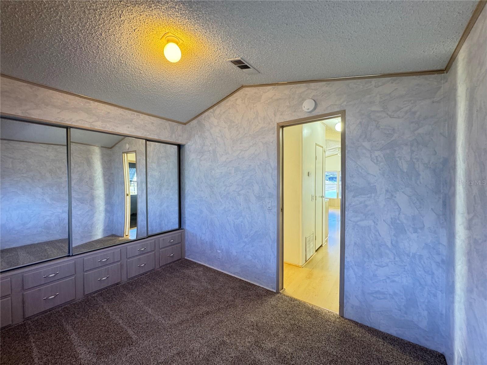 TB8359578 Property Photo