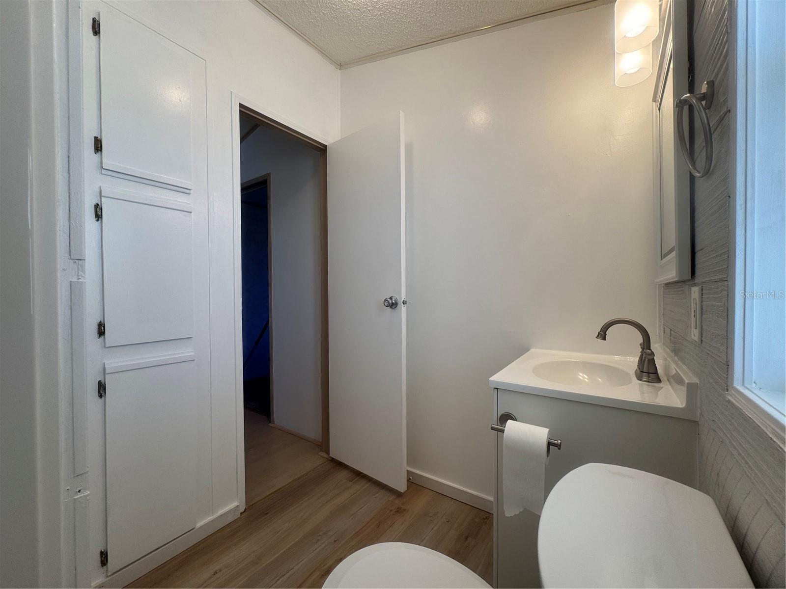 TB8359578 Property Photo