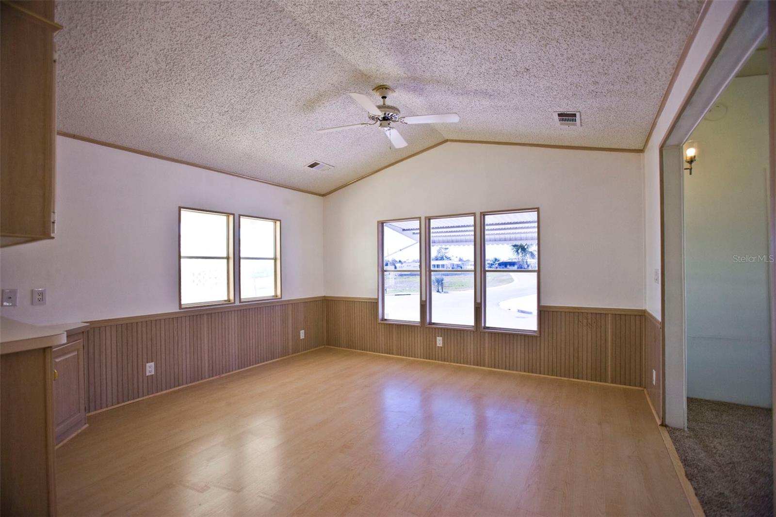 TB8359578 Property Photo