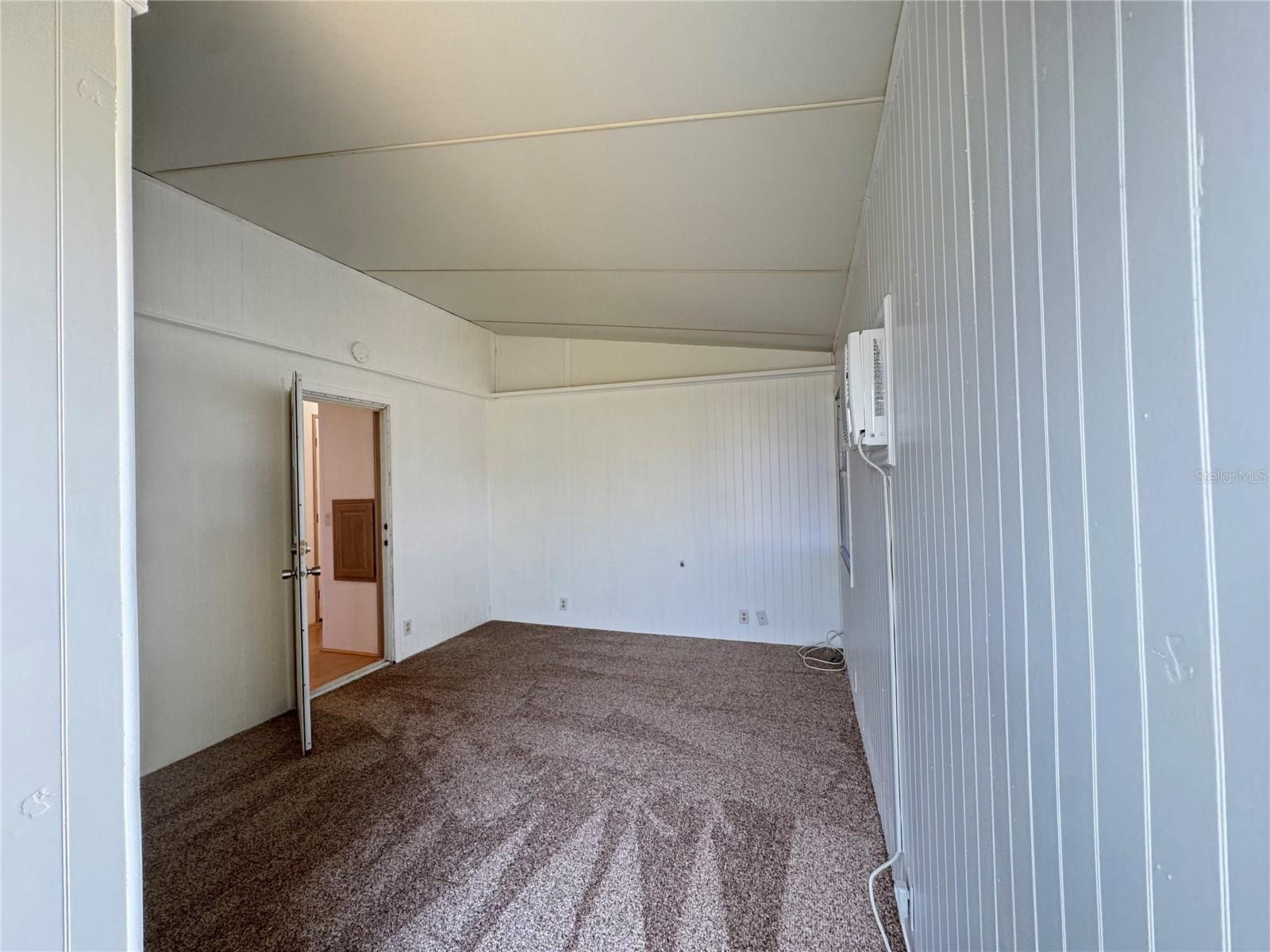 TB8359578 Property Photo