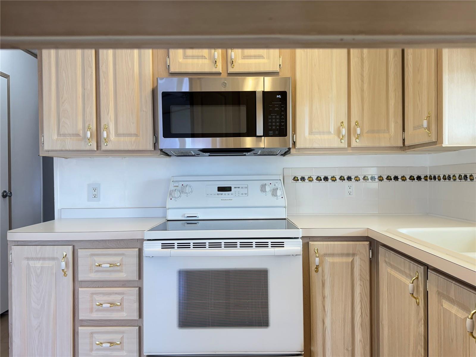 TB8359578 Property Photo