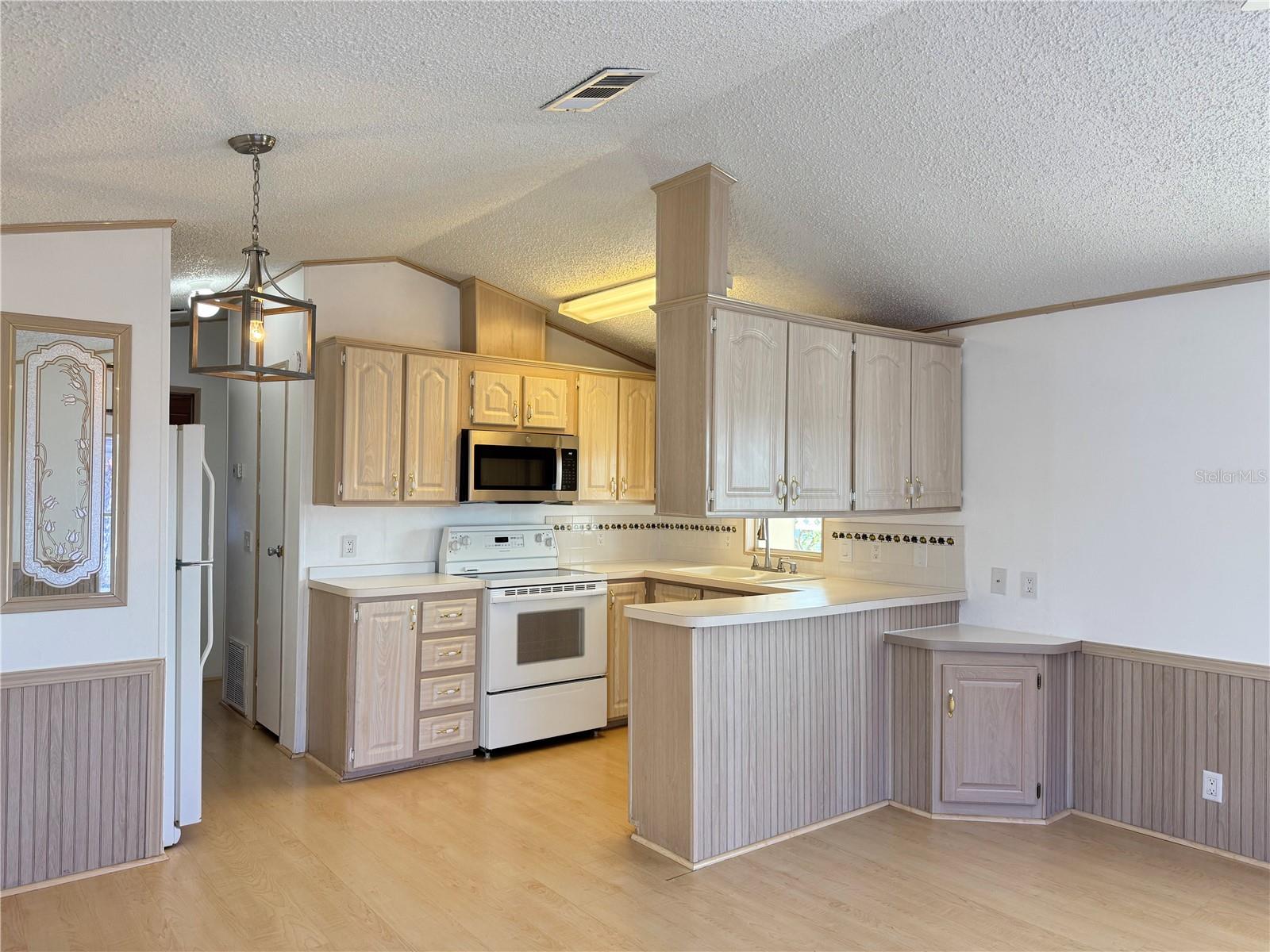 TB8359578 Property Photo