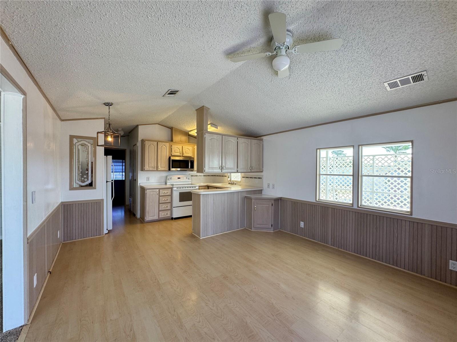 TB8359578 Property Photo