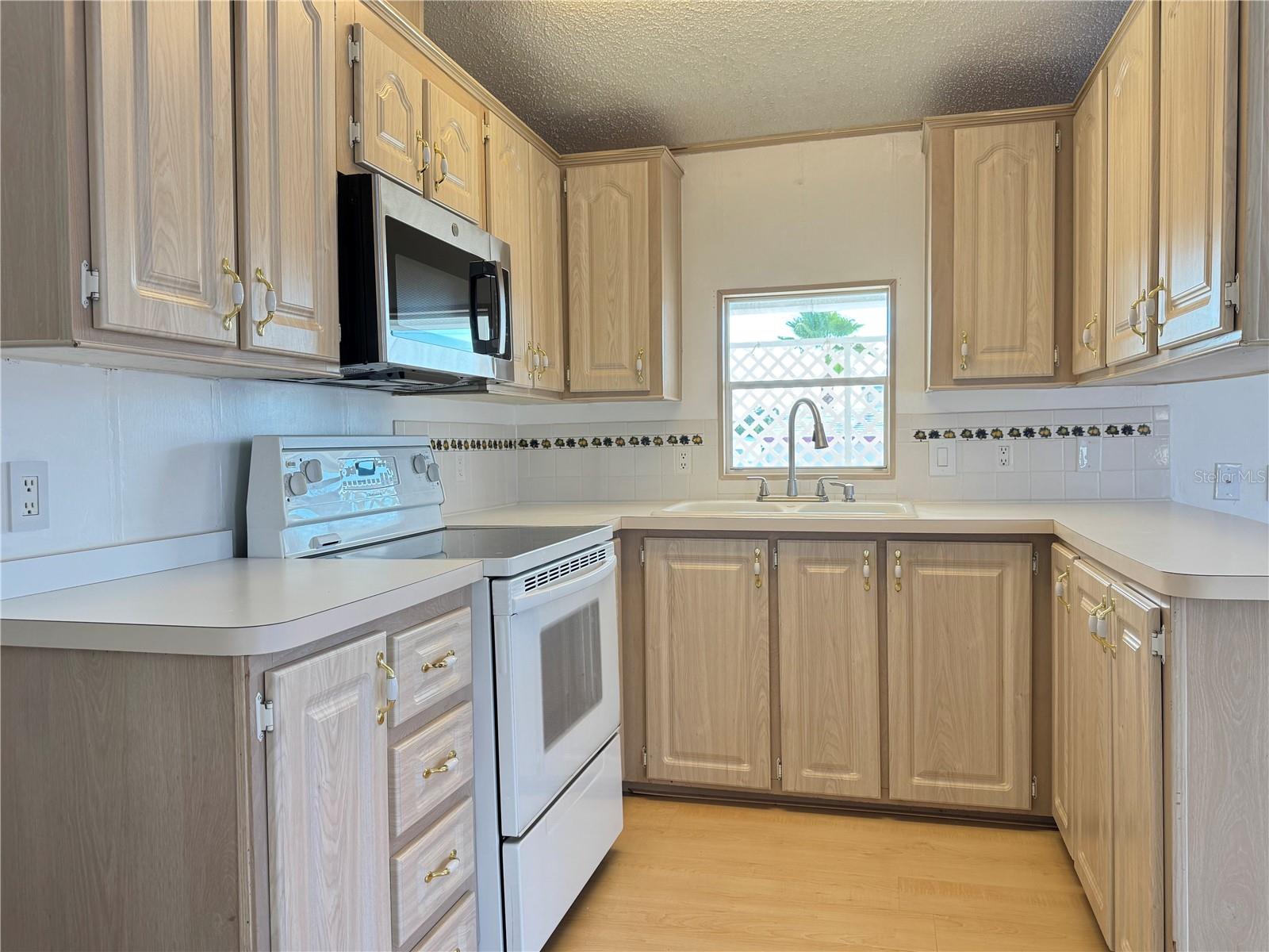 TB8359578 Property Photo