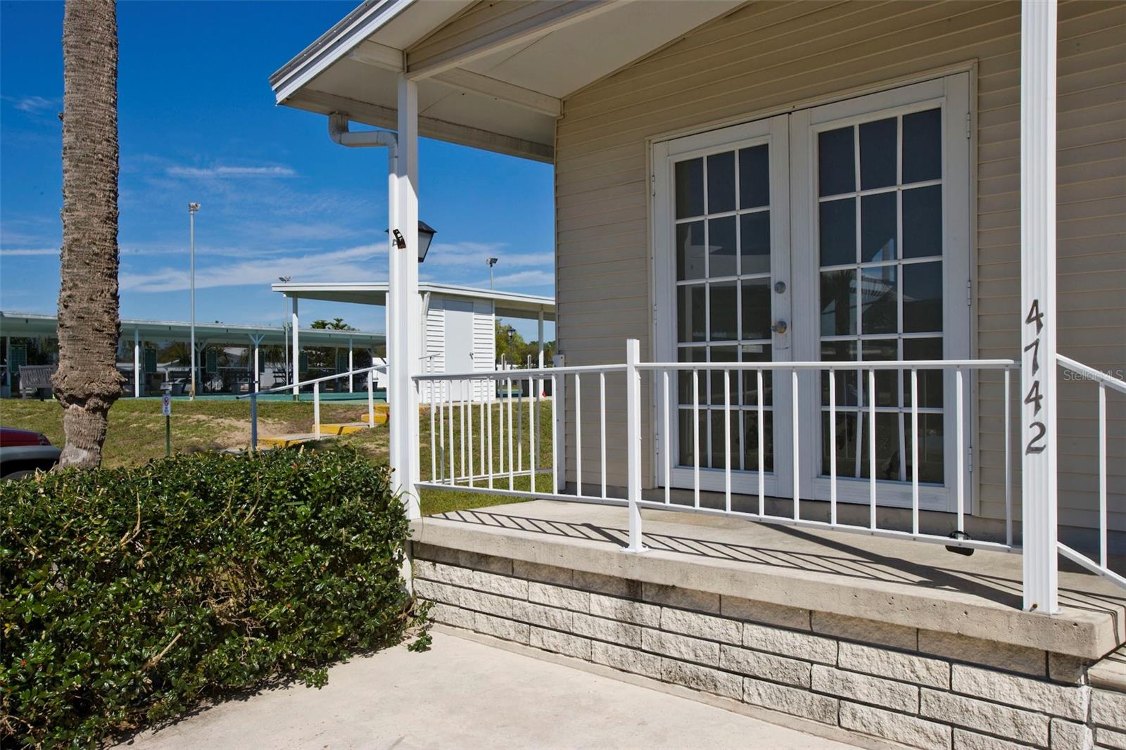 TB8359578 Property Photo