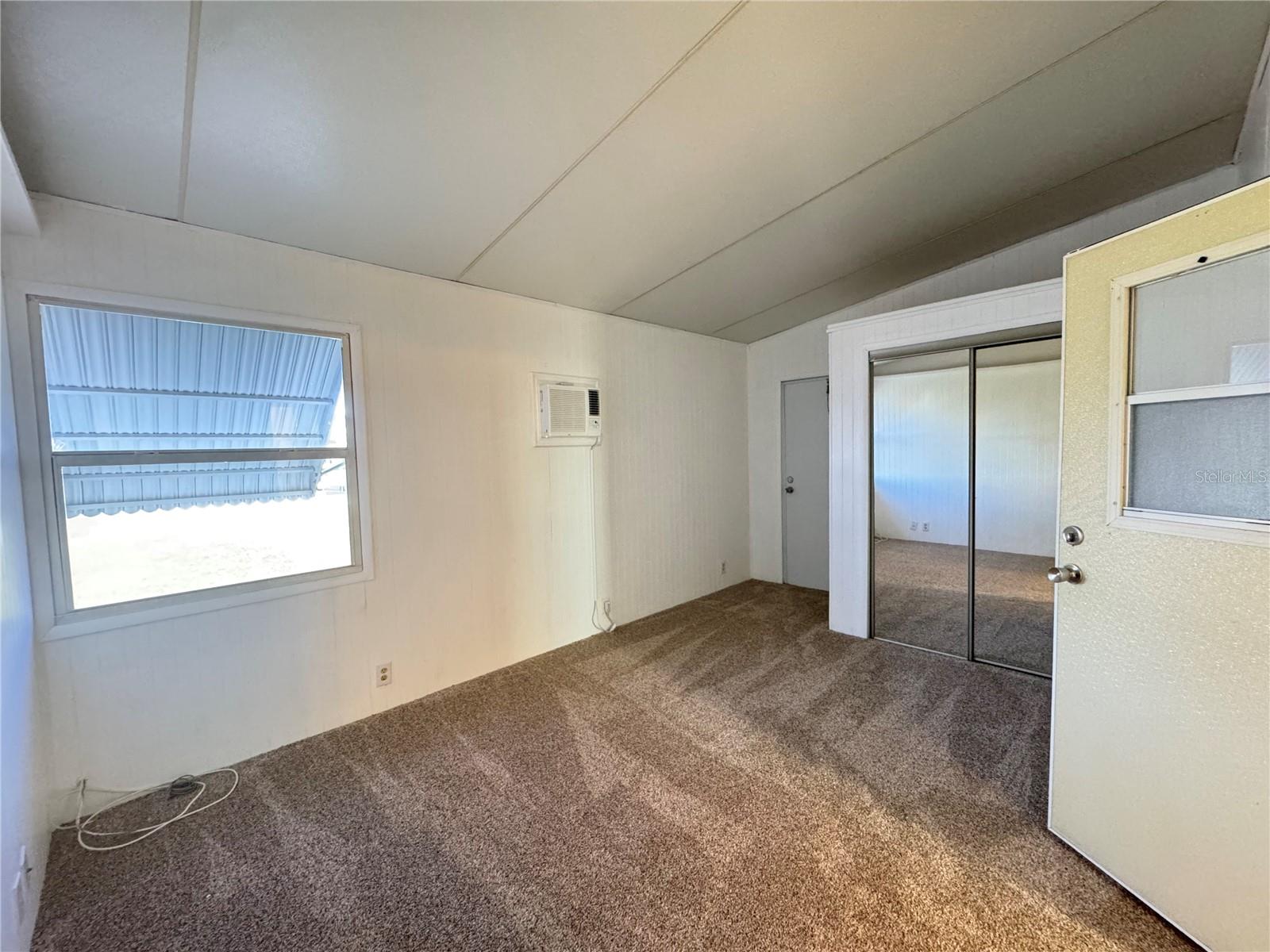 TB8359578 Property Photo