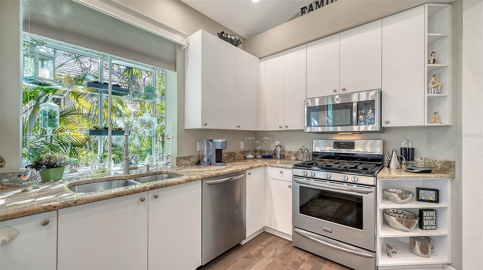 7903 HAMPTON CT, UNIVERSITY PARK, FL, 34201