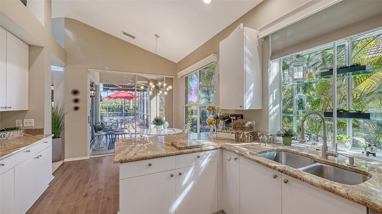 7903 HAMPTON CT, UNIVERSITY PARK, FL, 34201