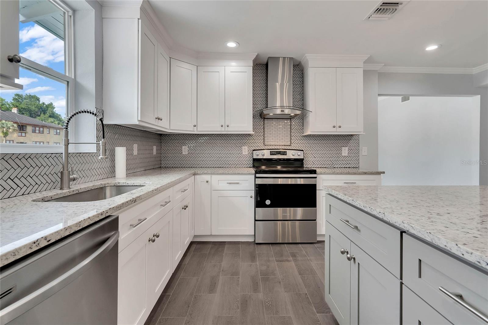 415 S 9TH ST, LEESBURG, FL, 34748