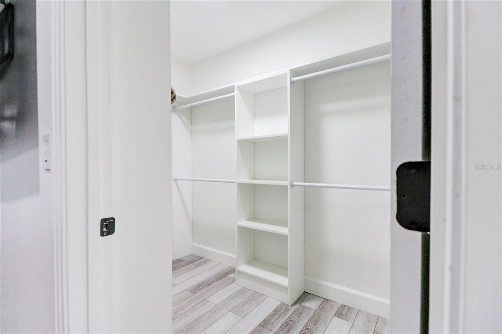 16212 W COURSE DR, TAMPA, FL, 33624