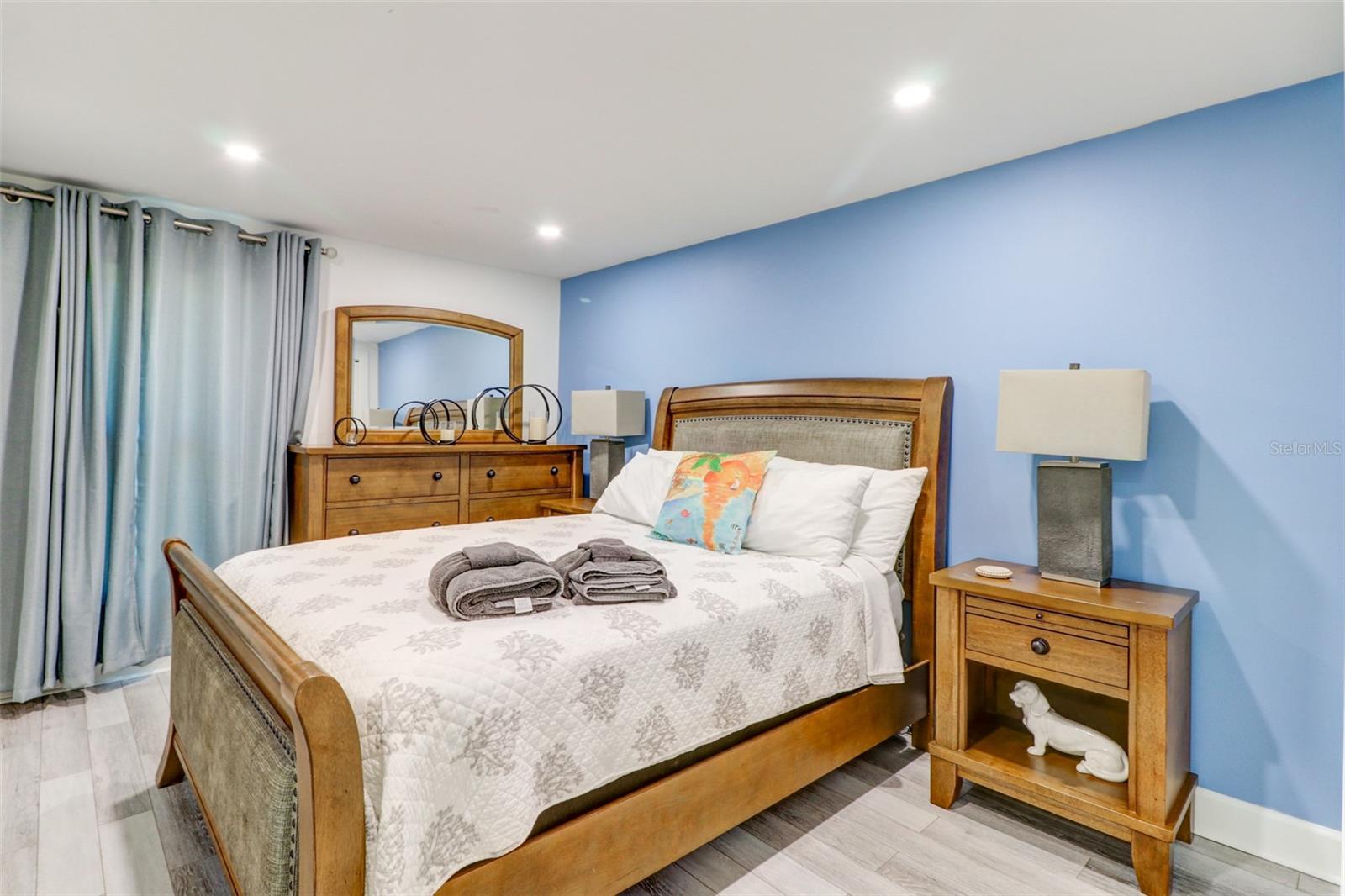 16212 W COURSE DR, TAMPA, FL, 33624