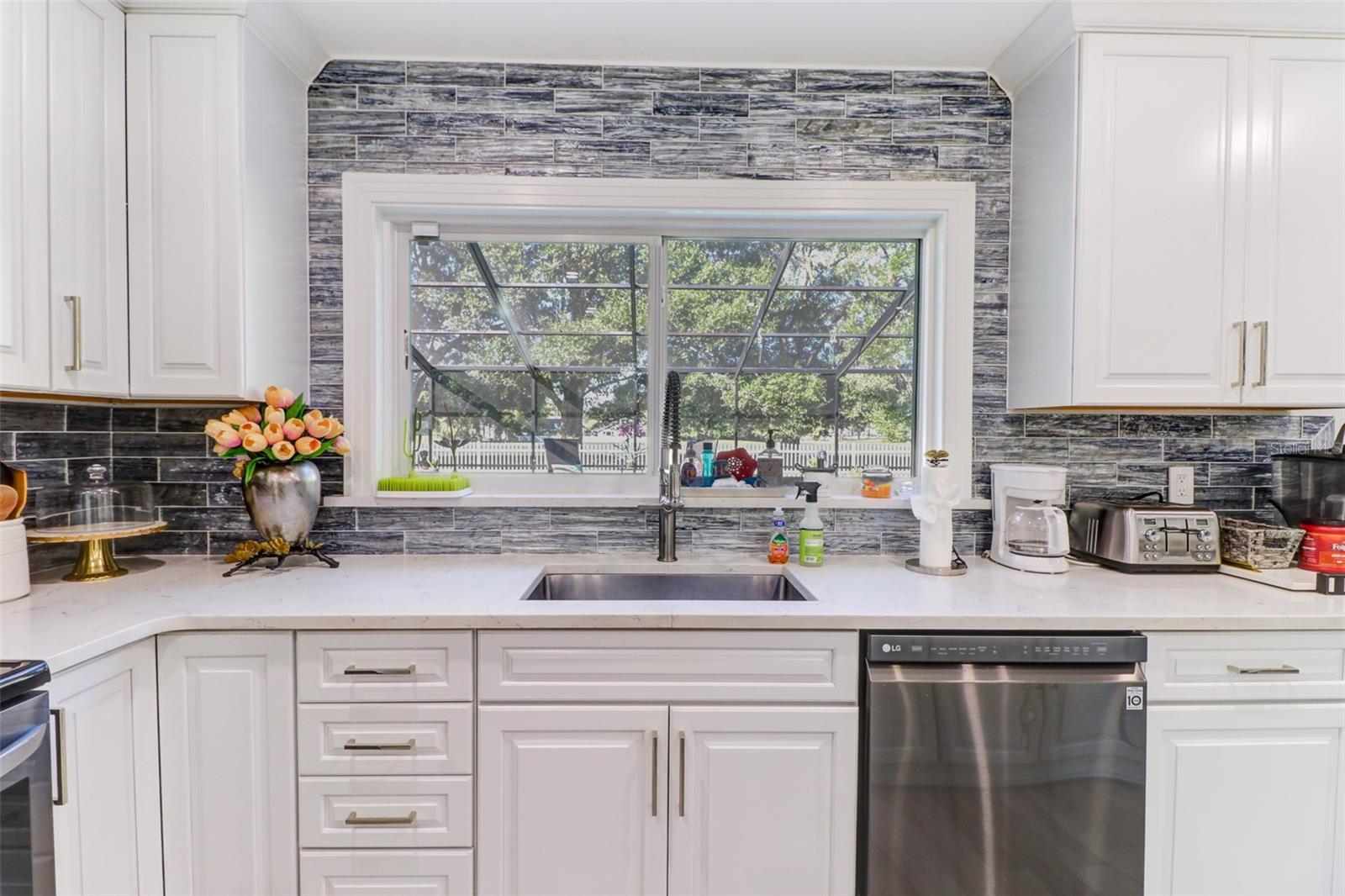 16212 W COURSE DR, TAMPA, FL, 33624