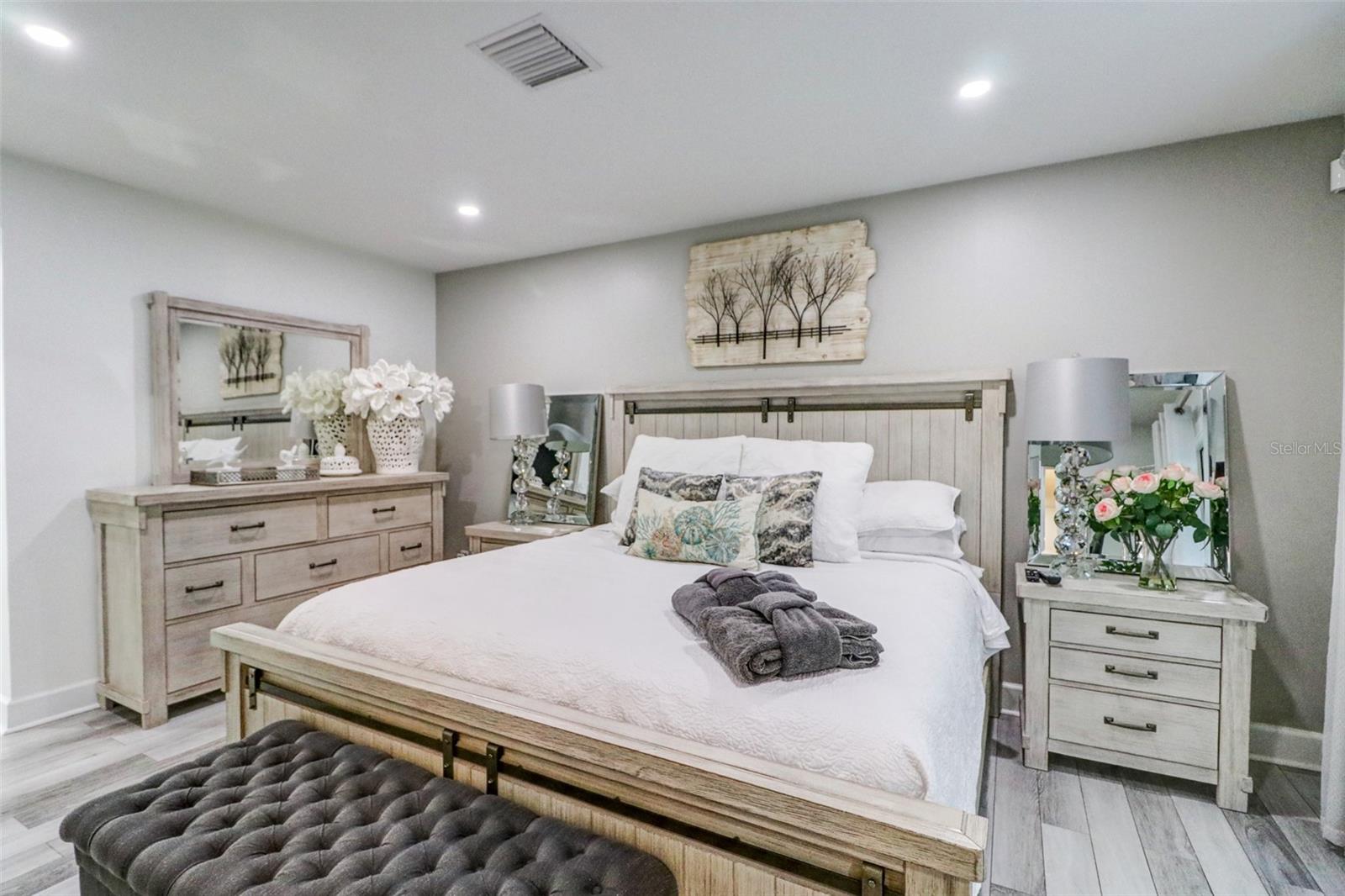 16212 W COURSE DR, TAMPA, FL, 33624