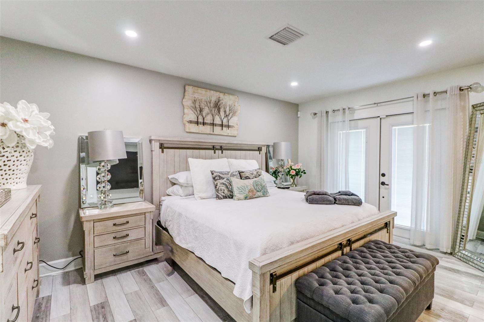 16212 W COURSE DR, TAMPA, FL, 33624