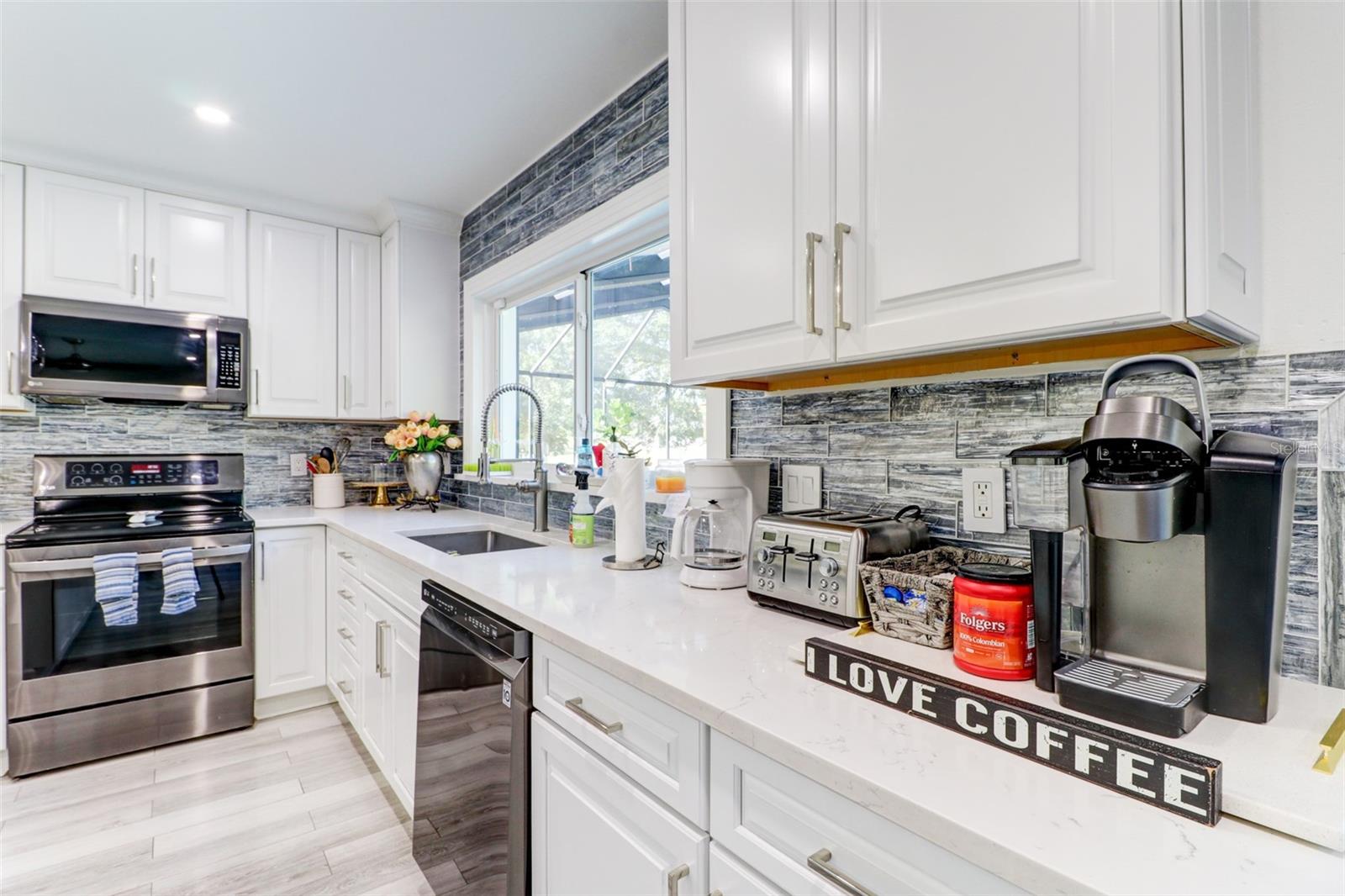 16212 W COURSE DR, TAMPA, FL, 33624