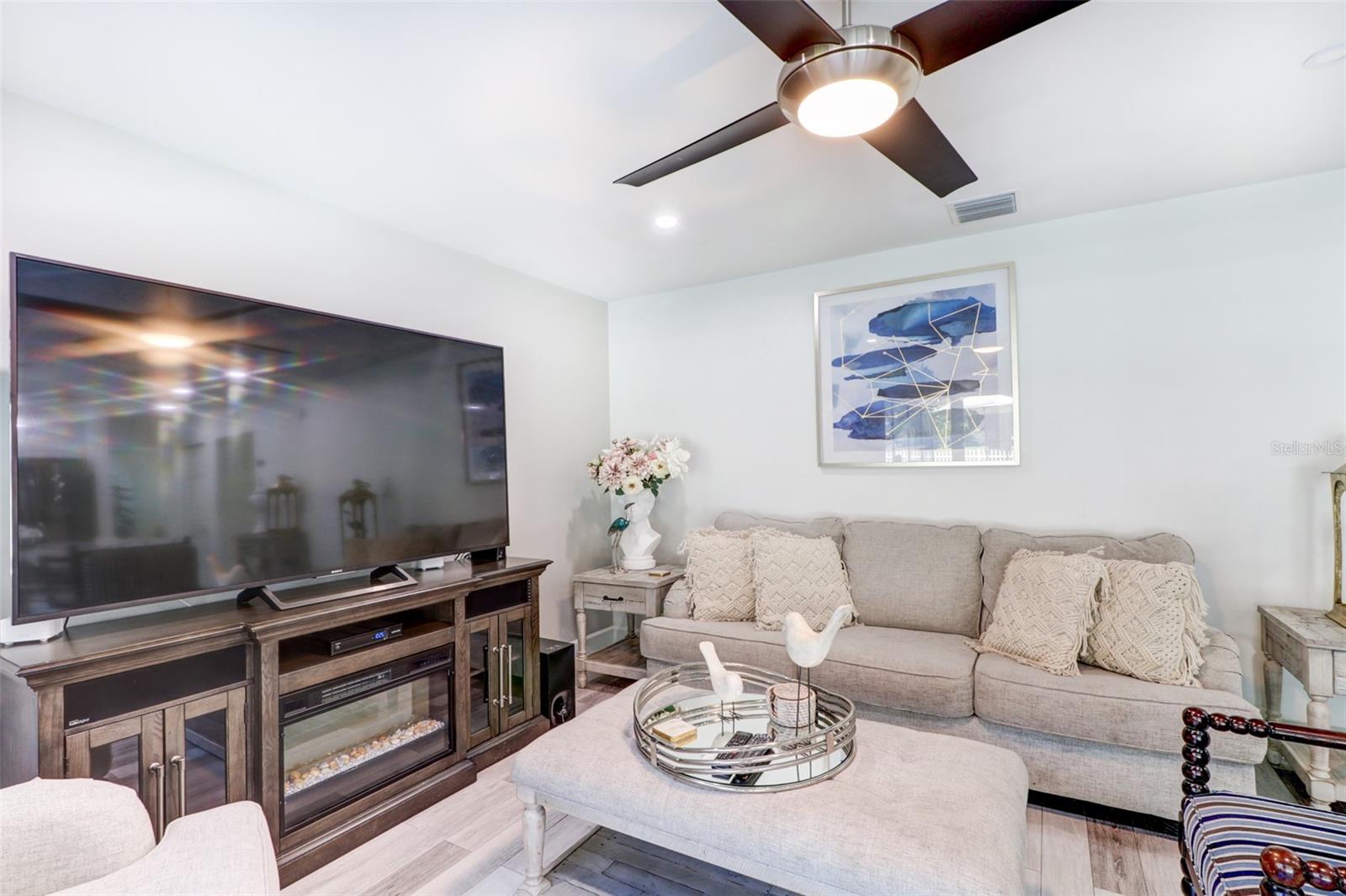 16212 W COURSE DR, TAMPA, FL, 33624