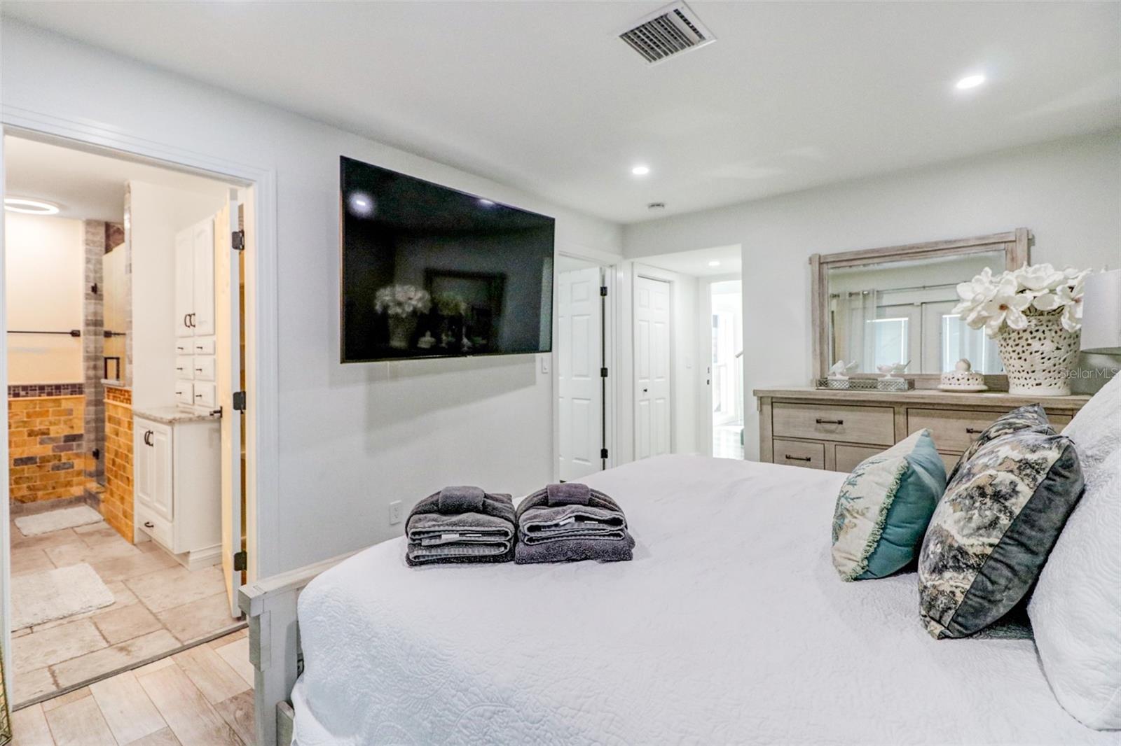 16212 W COURSE DR, TAMPA, FL, 33624