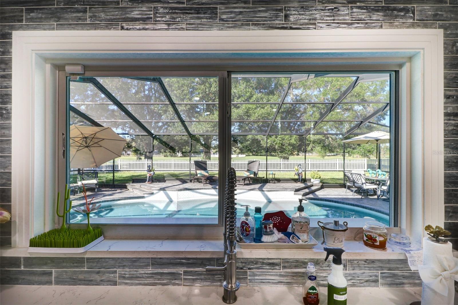 16212 W COURSE DR, TAMPA, FL, 33624