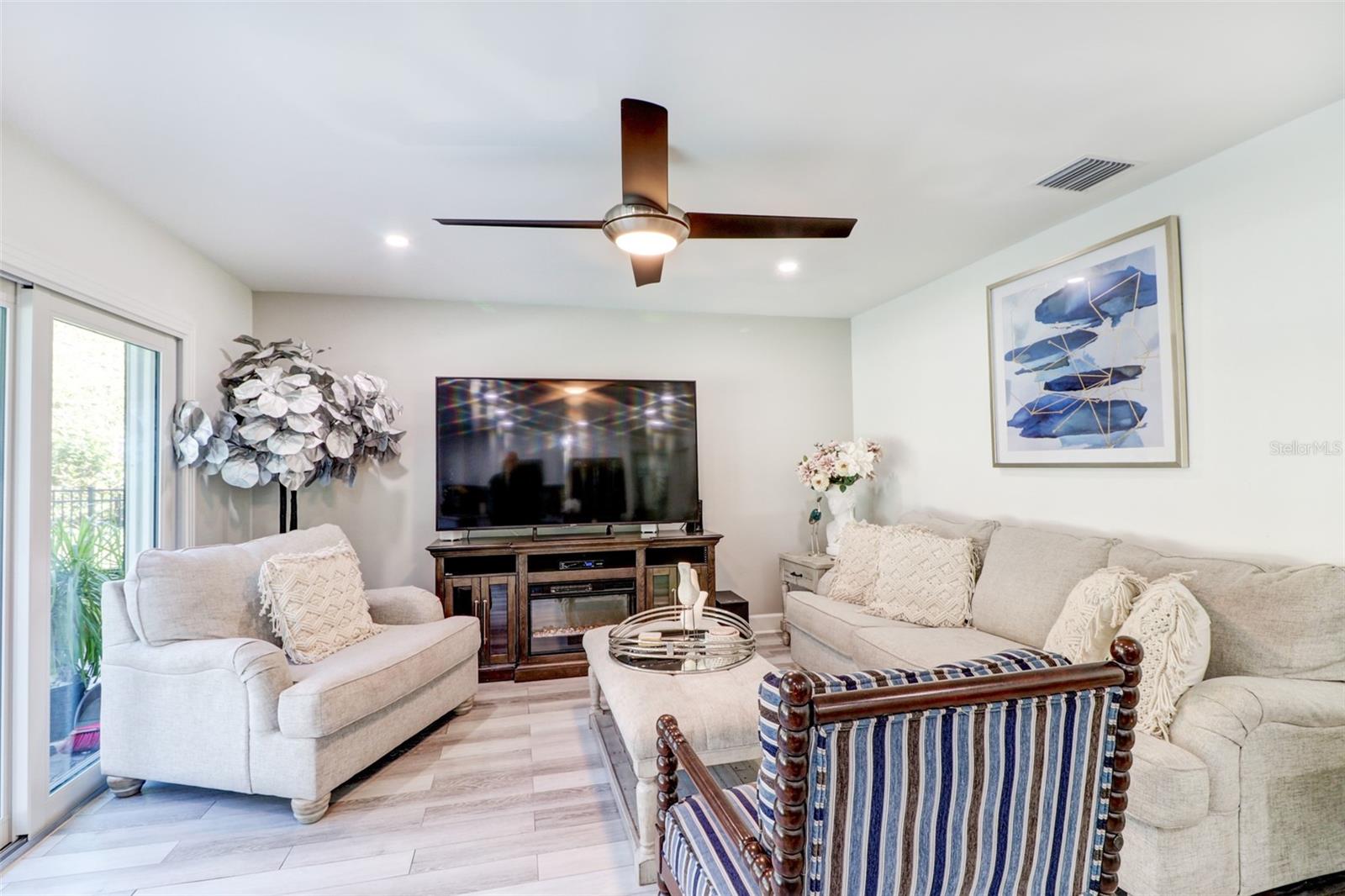 16212 W COURSE DR, TAMPA, FL, 33624