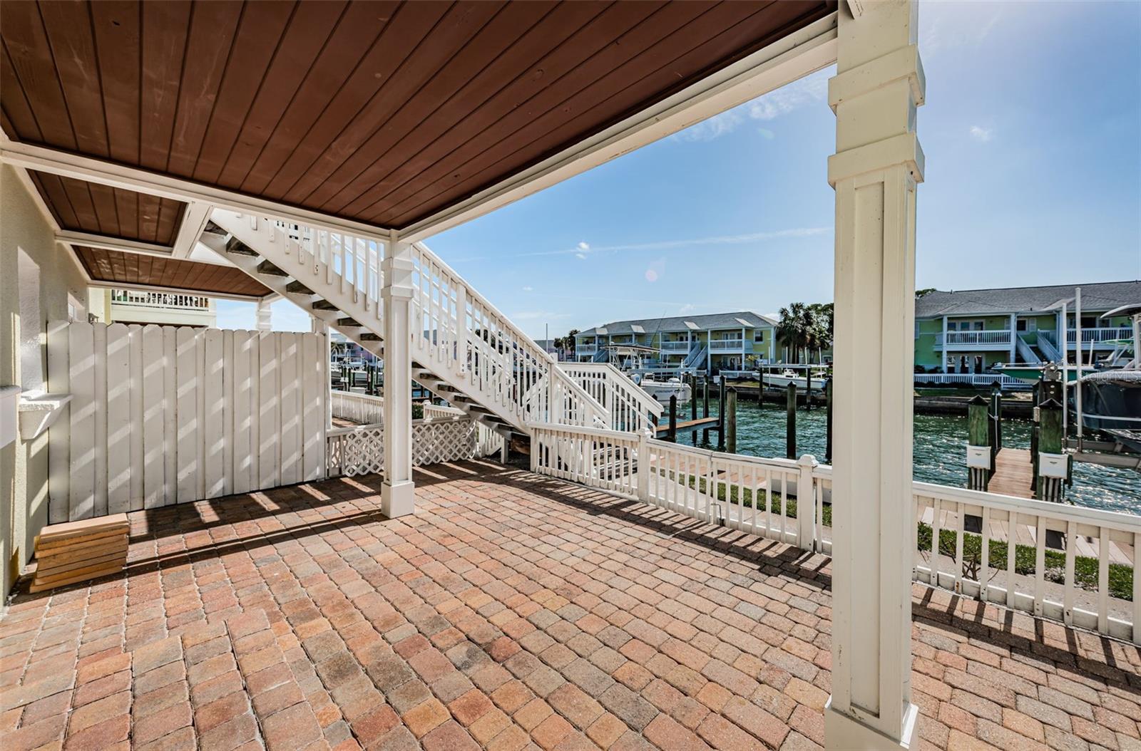 5196 BEACH DR SE #B, ST PETERSBURG, FL, 33705