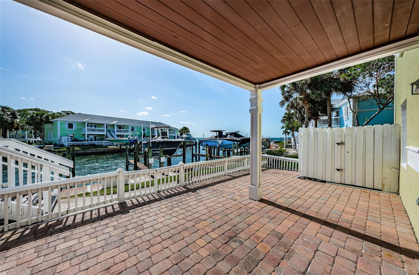 5196 BEACH DR SE #B, ST PETERSBURG, FL, 33705