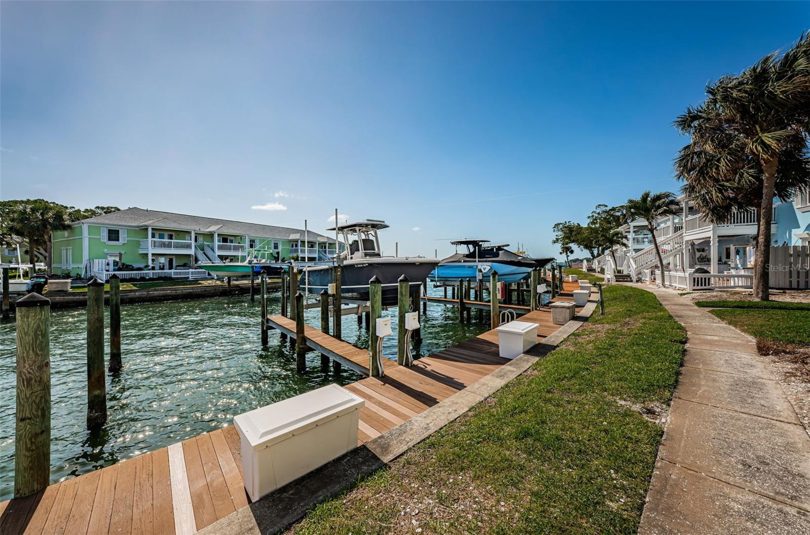 5196 BEACH DR SE #B, ST PETERSBURG, FL, 33705