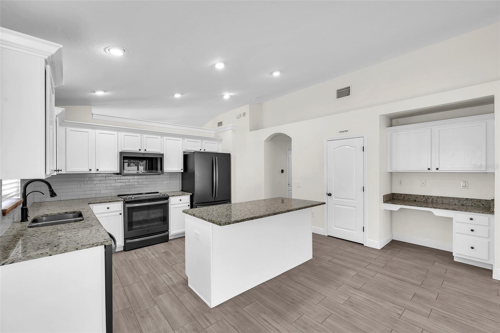 8213 CARRIAGE POINTE DR, GIBSONTON, FL, 33534