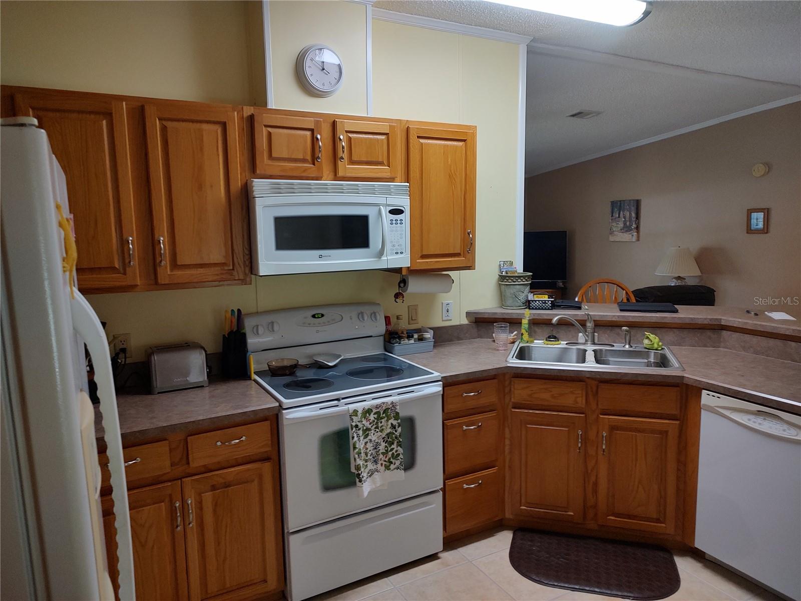 5451 CR 573, CENTER HILL, FL, 33514