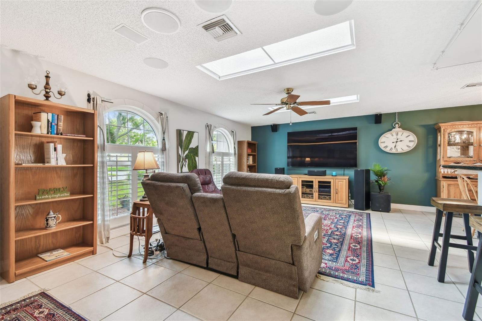 1585 VIRGINIA AVE, PALM HARBOR, FL, 34683