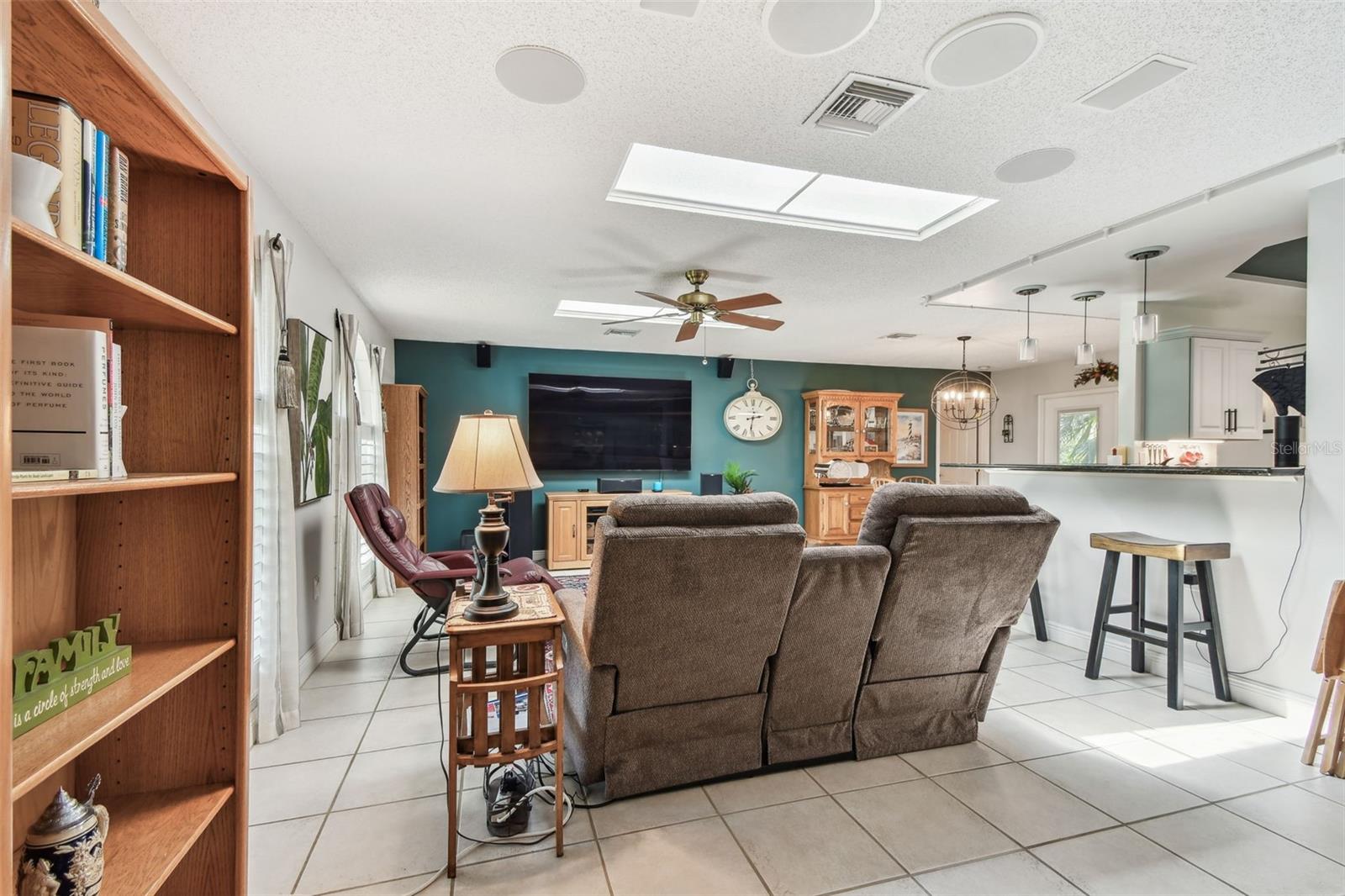 1585 VIRGINIA AVE, PALM HARBOR, FL, 34683
