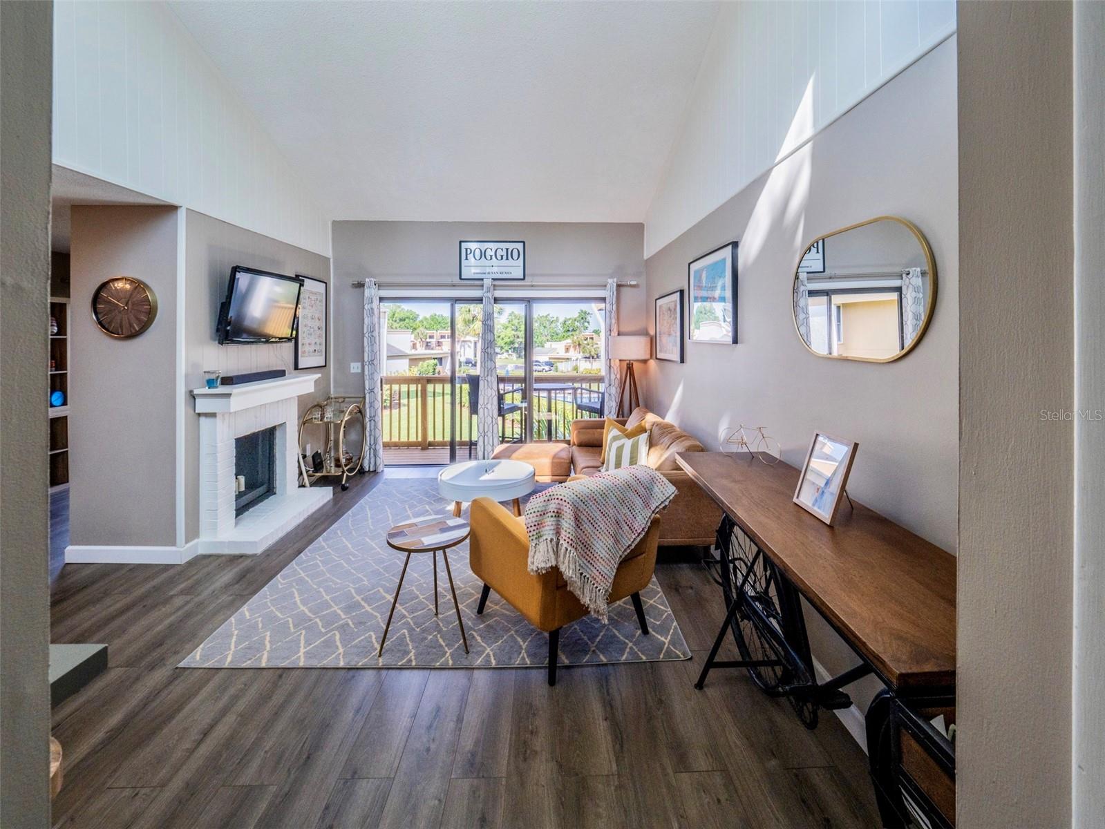 1051 S HIGHLAND ST #7E, MOUNT DORA, FL, 32757