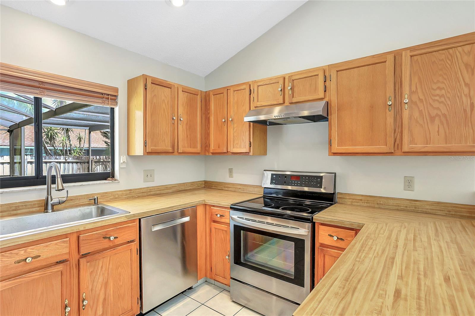 1072 WEAVER DR, OVIEDO, FL, 32765