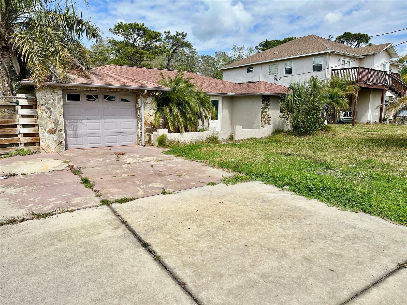 TB8360004 Property Photo