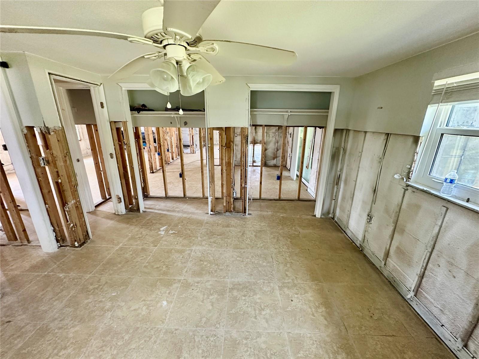 TB8360004 Property Photo